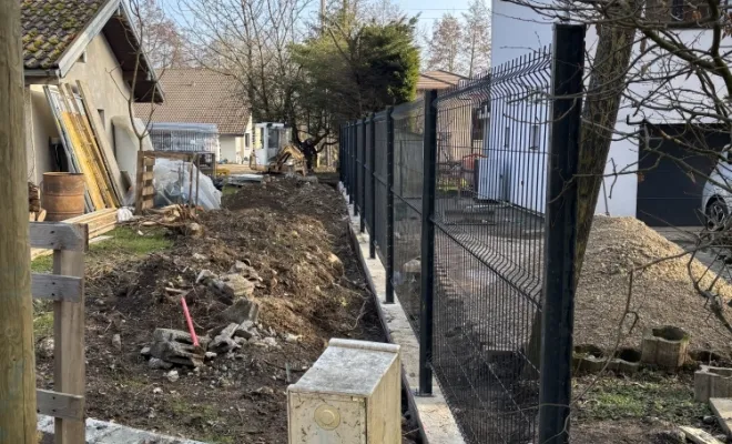 Votre paysagiste à réaliser la pose d’une clôture rigide à Divonne., Échenevex, Monsieur Hugo Tardy